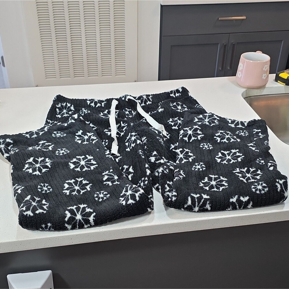 Faded Glory Women’s Black/White Snowflake Fleece Drawstring Pajama Pants M